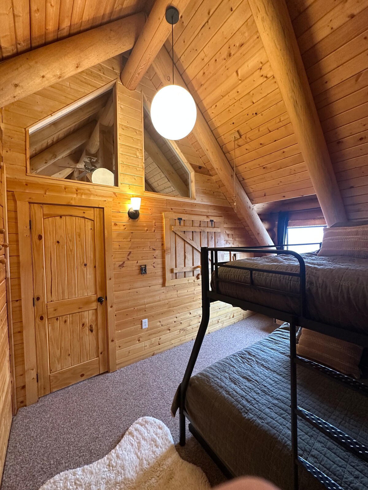 Beautiful Mtn Cabin