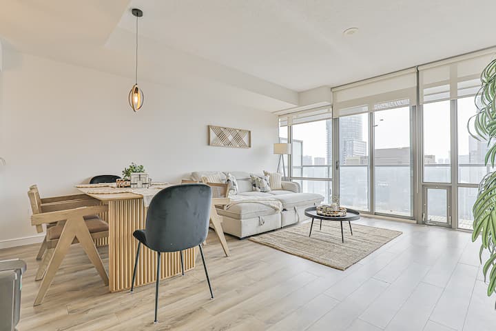 A closer look at Condos With Skyline Views For Rent