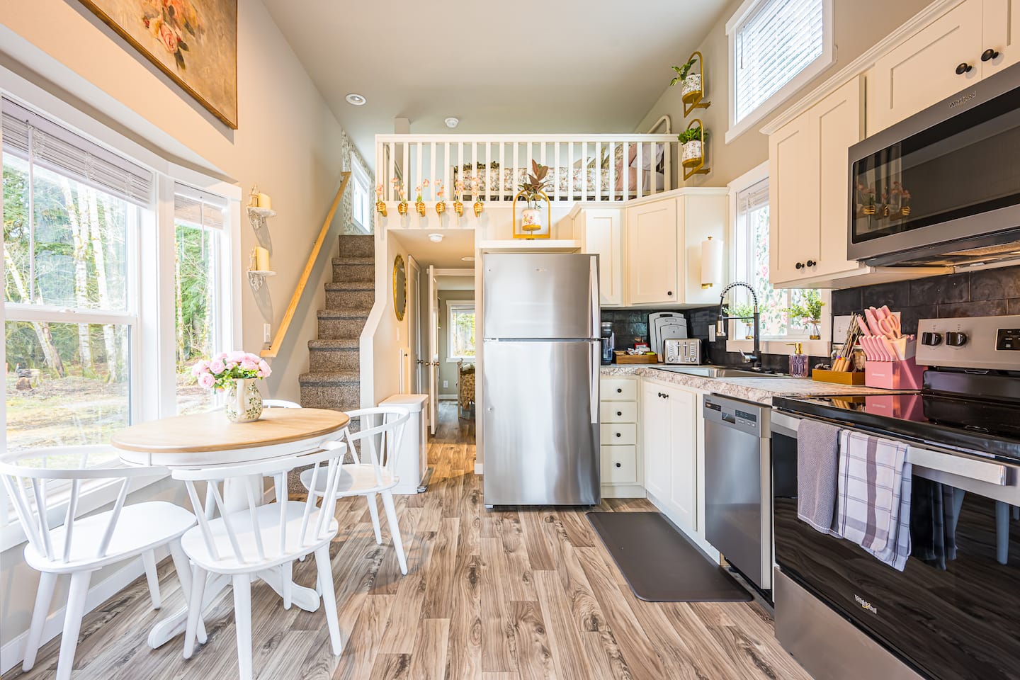 Rainforest Tiny Home Retreat Floral Cottage photo 3