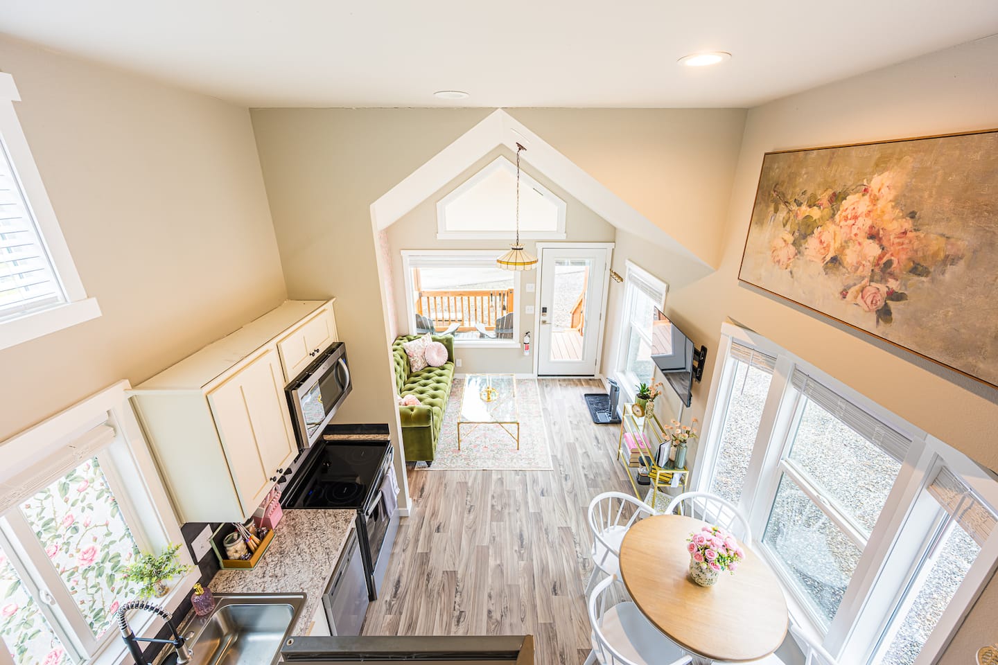 Rainforest Tiny Home Retreat Floral Cottage photo 7