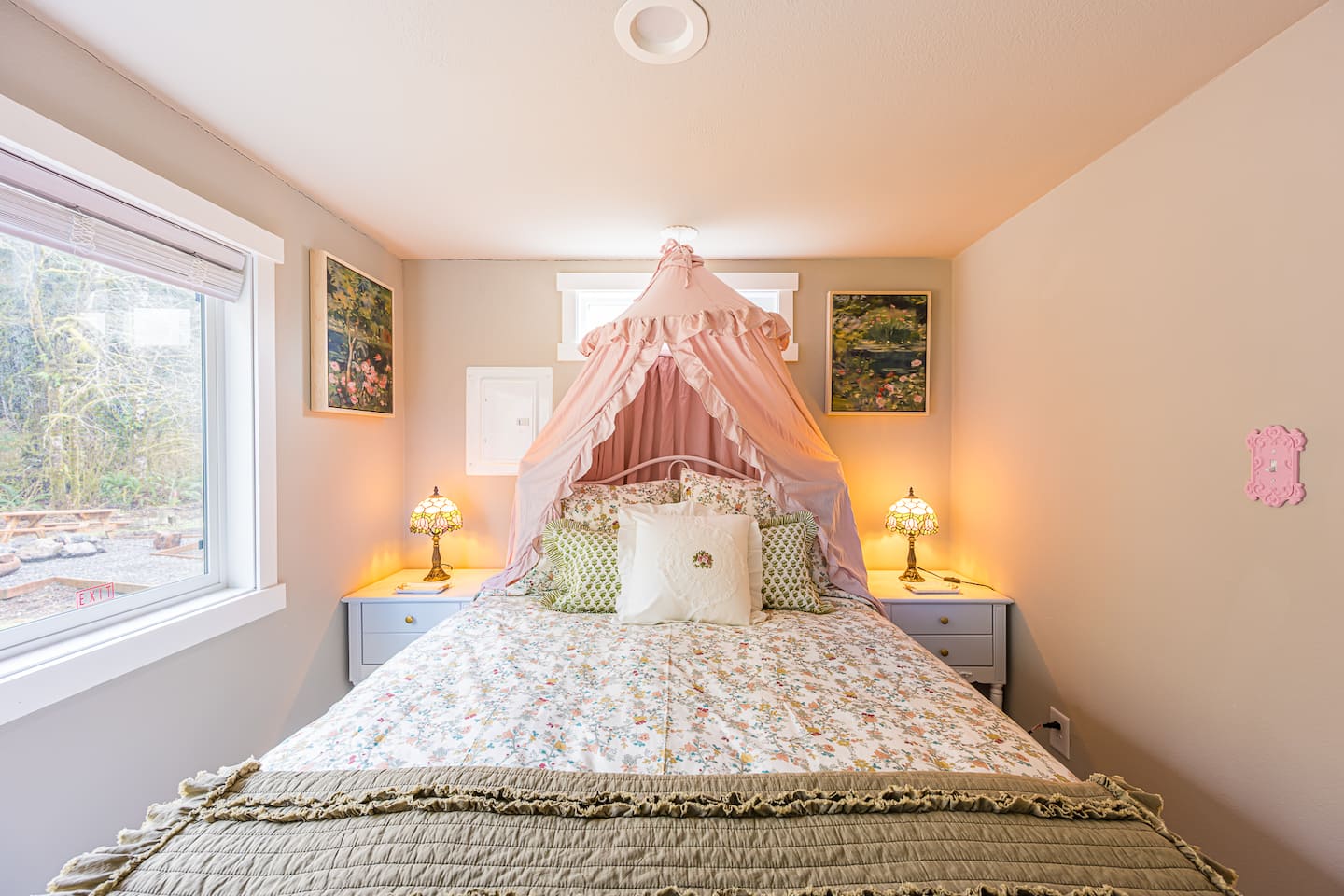 Rainforest Tiny Home Retreat Floral Cottage photo 6