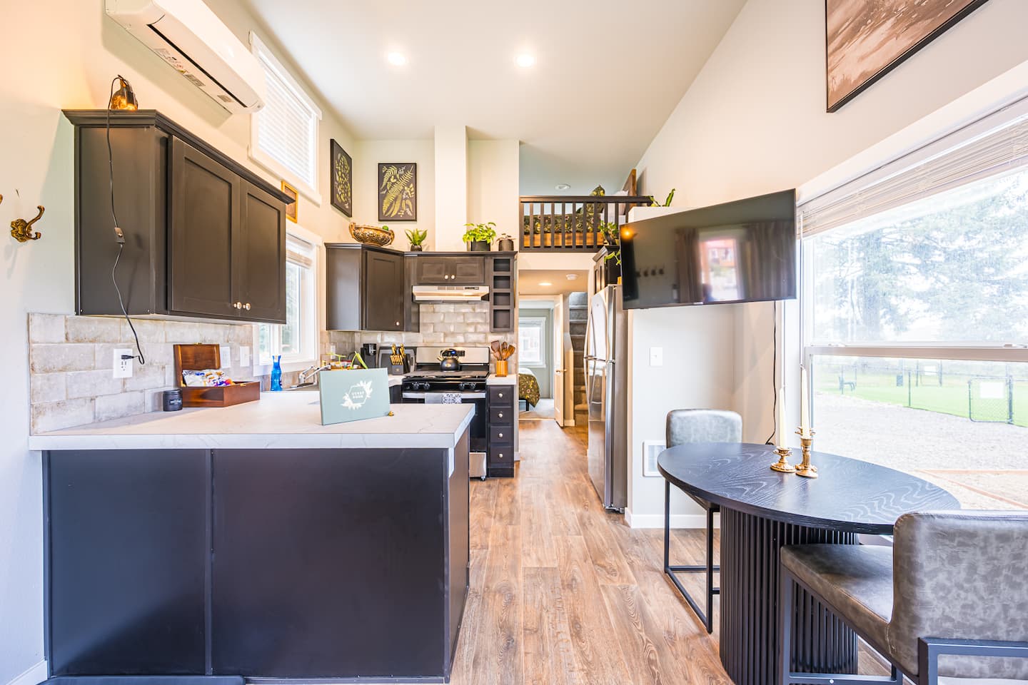 Rainforest Tiny Home Retreat Moody Botanical Suite photo 3
