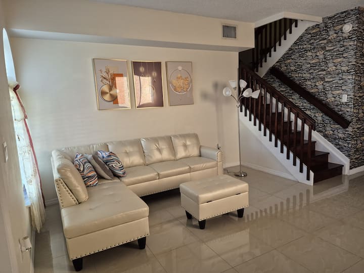 Bright & Modern Homestead Home Weekly Discounts” - Homestead, FL