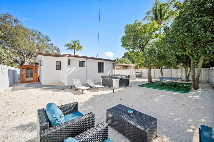 Luxury Miami Home W/ Private Jacuzzi & Sauna – - Miami International Airport (MIA)