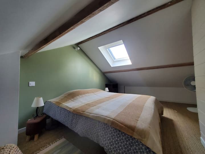 Spavaća soba u potkrovlju – krevet 160 x 200 cm (može se pretvoriti u 2 x 80 x 200 cm)