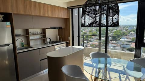 Impeccable studio, excellent view.