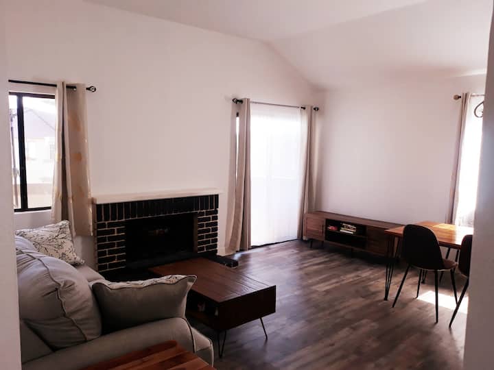 Urban Getaway At Laguna - Egg Chair, King Beds - Mission Viejo, CA