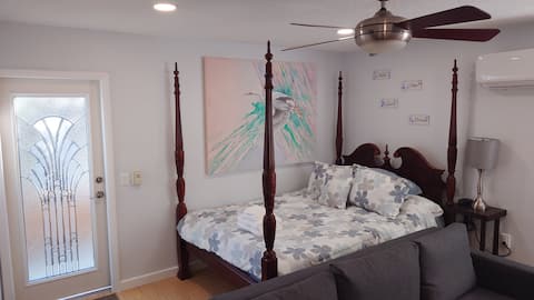 Successful Airbnb property: Butterfly Private Guest House near St. Pete Beach in Gulfport