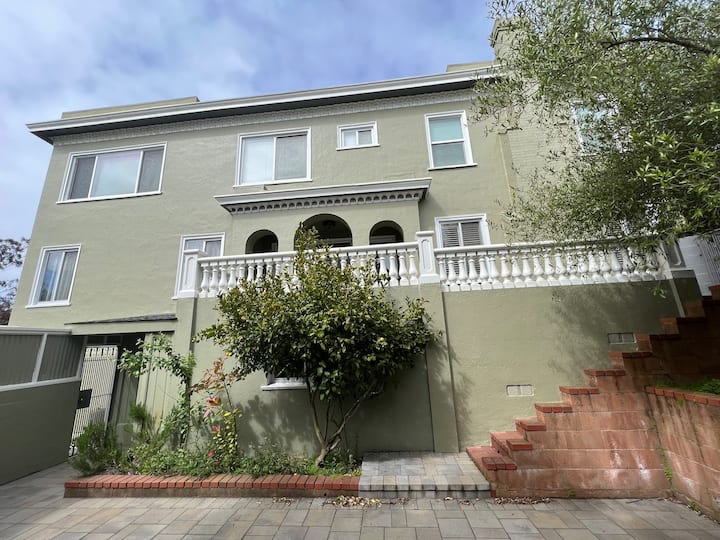 Stately Home In Vibrant Sf Neighborhood - San Francisco, CA