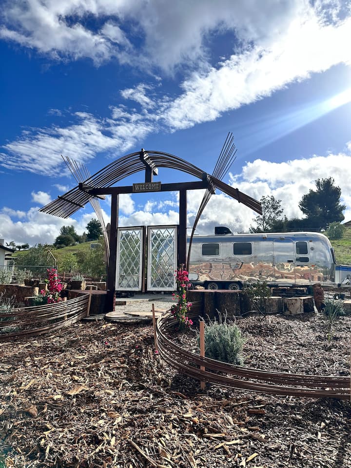 Romantic Airstream Retreat Surrounded By Nature - Magic Mountain, CA