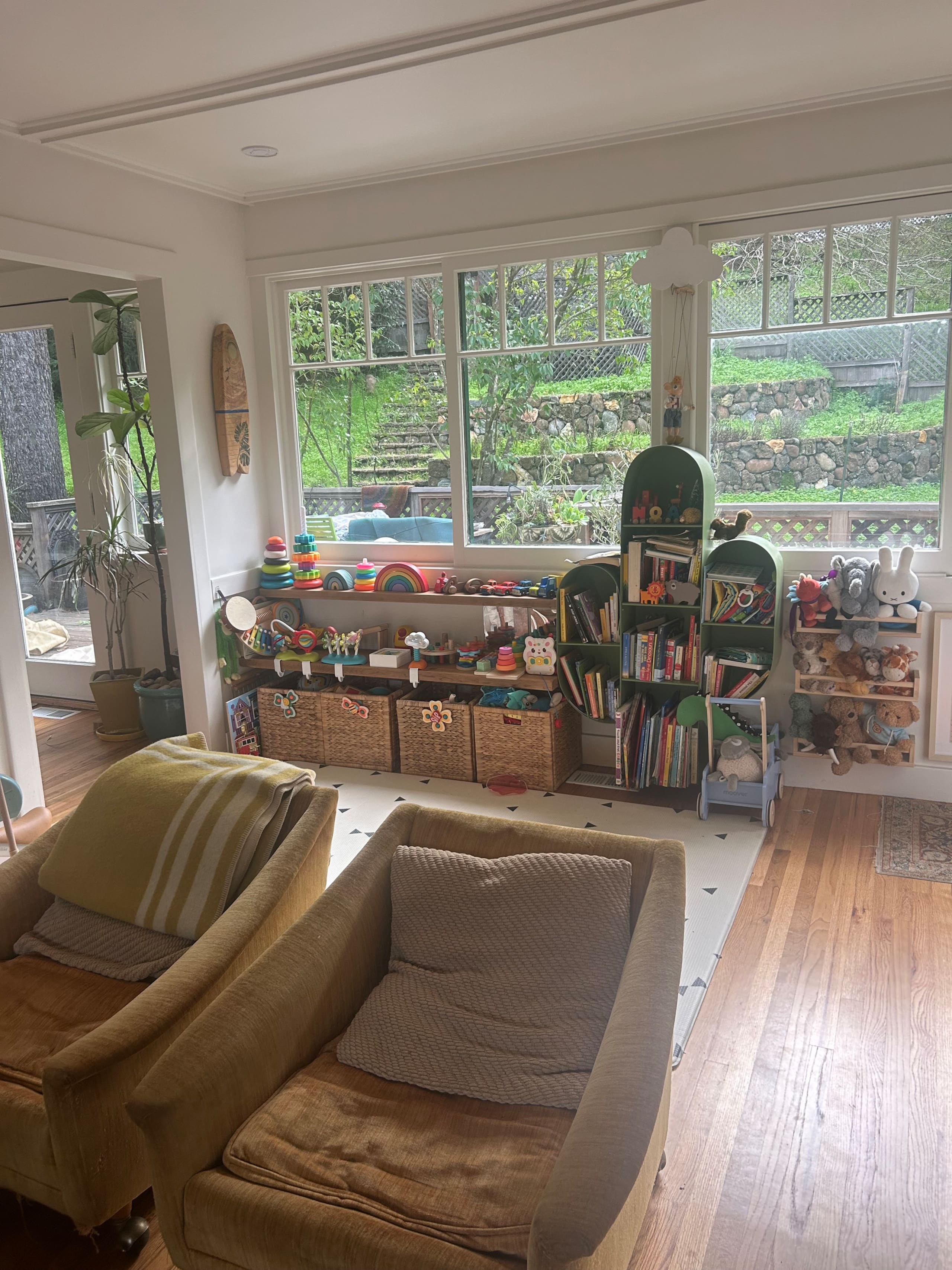 Woodland retreat, 3 blocks from town center - Photo 2