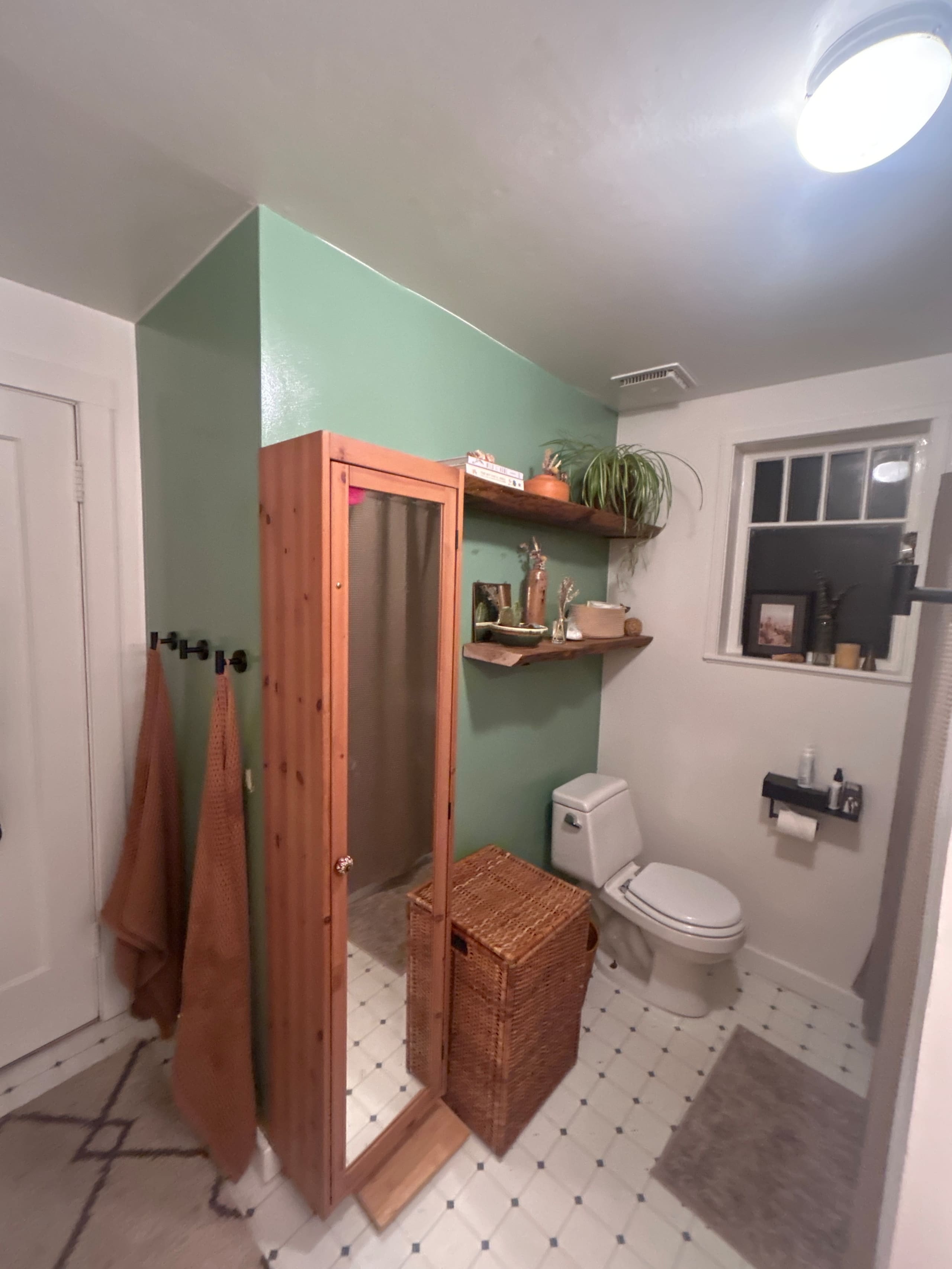 Woodland retreat, 3 blocks from town center - Photo 4