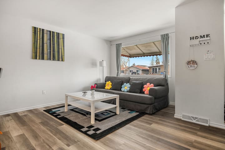 Near Stampede • Private 3br Main Floor • 2 Parking - Calgary