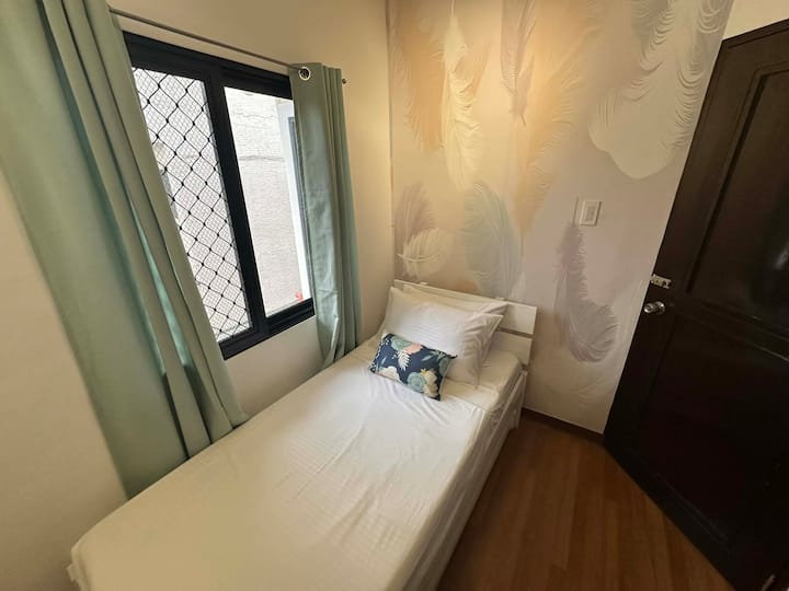 Single Bed Size 36"×75" | Pullout Bed Super Single Size 22"×68"