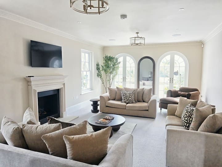 Luxurious Spacious Family Home 6+beds Hot Tub - Marlow