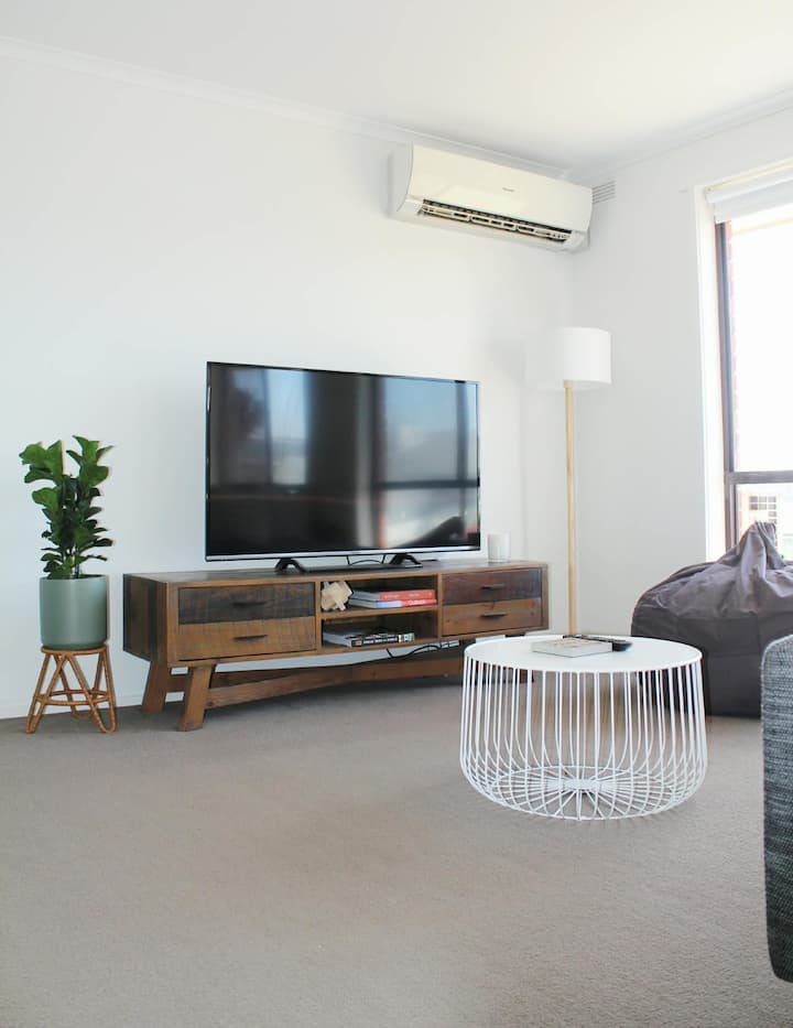 Jimmara Sands: Central Home Close To Shops & Beach - Flagstaff Hill Maritime Village, Warrnambool