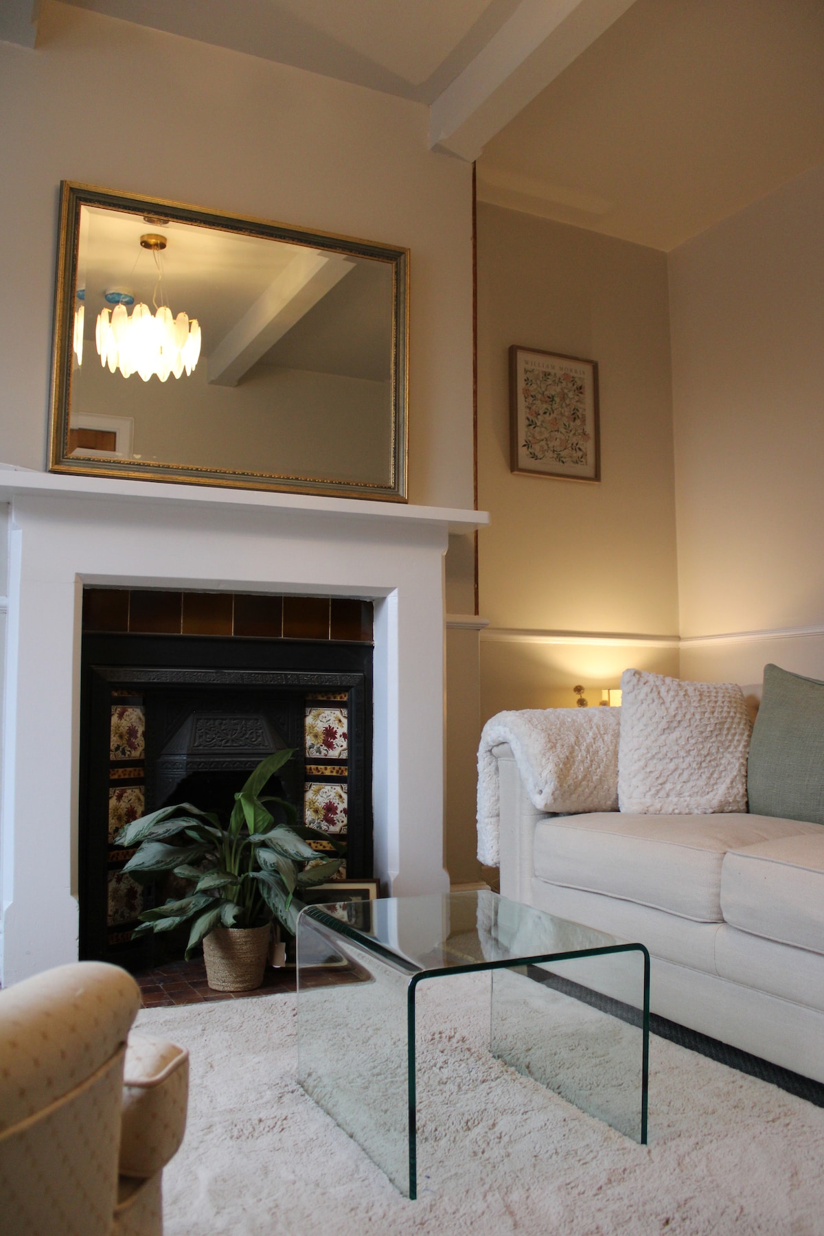 Top performing Airbnb: Handbridge period 2-Bed + Private Parking in Chester Castle