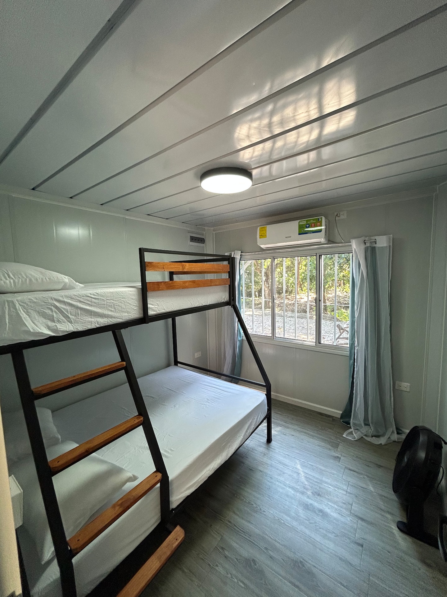 El Chorro Home — dormitorio con literas