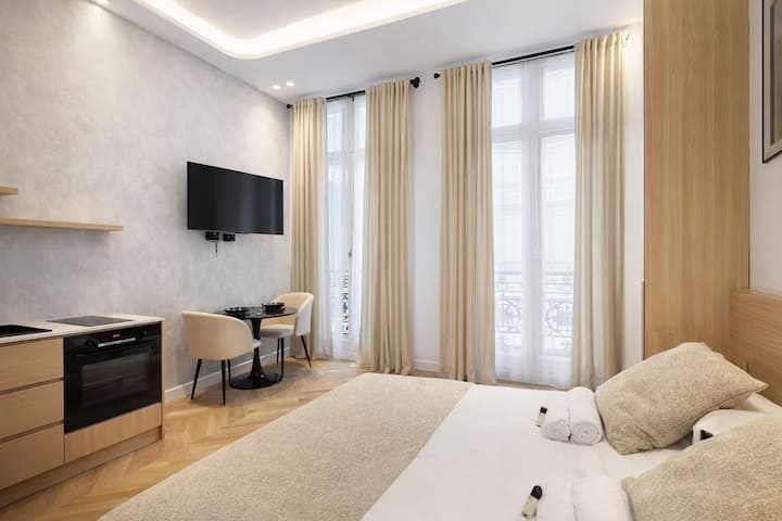 Your Parisian Stay On The Champs-élysées - Champs-Élysées