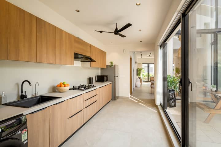 Full kitchen image 1