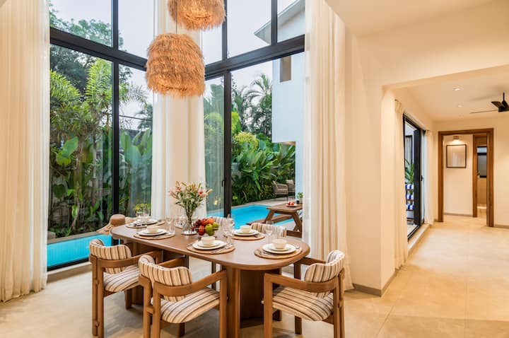 Dining area image 2