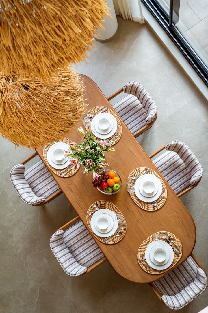 Dining area image 6
