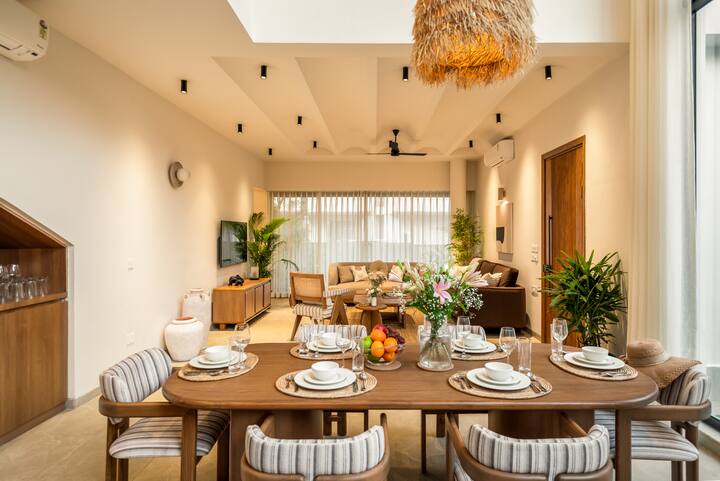 Dining area image 1