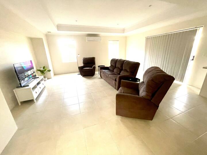 Galway Grove Gem - Sleeps 6 - Wifi - 班伯利