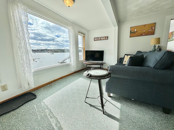Oceanfront Cottage "Shipwreck" 2 Queen Beds 1 Bath - Acadia National Park
