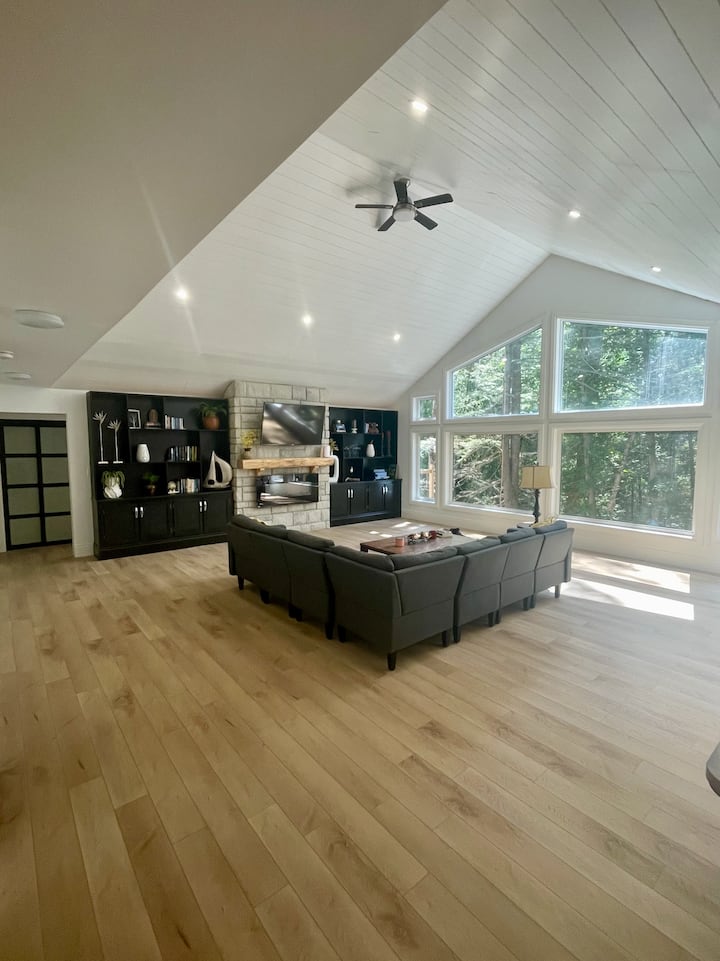 Newly Built, Private, Lakefront Muskoka Cottage - Bracebridge