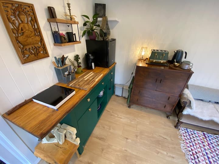 Secluded Bristol Garden Hideaway Retreat - Bristol