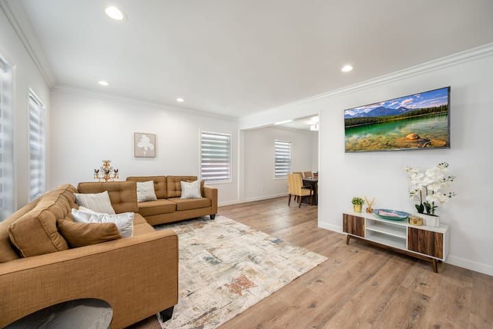 Sunny & Stylish 2br Apartment In Central La - Beverly Hills, CA