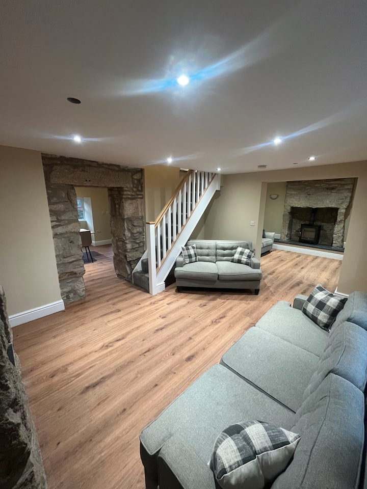 Cosy Cottage | Hot Tub | Sleeps 8 | Log Fires - Porthtowan