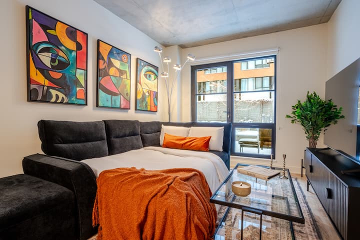 Chic Old Port Stay | Pool, Gym & Parking - Montréal