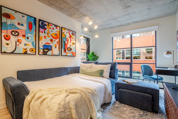 Old Port Luxe Stay |Rooftop Pool, Gym & Parking - Montréal