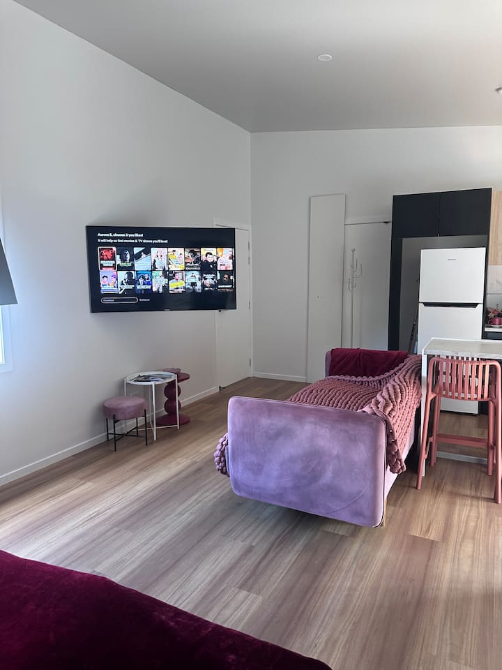 Cherrie Studio Guest House & Courtyard | Private - Springwood