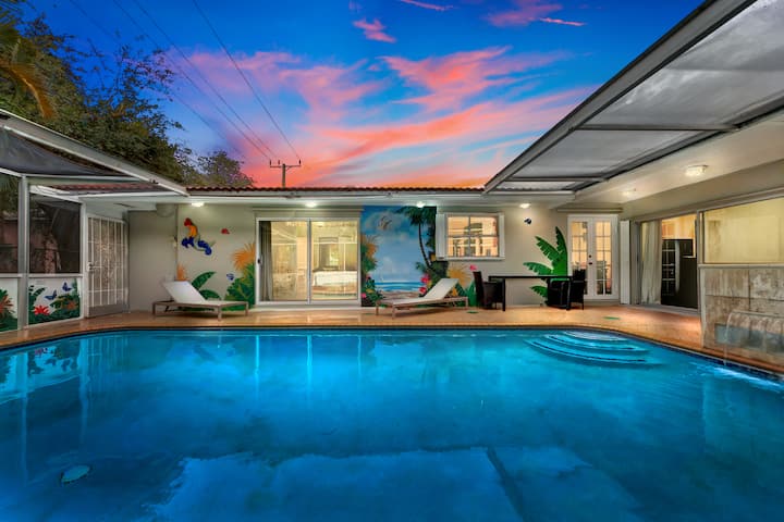 Charming Hollywood Retreat 6 Bedrooms 4 Baths Pool - Hollywood, FL