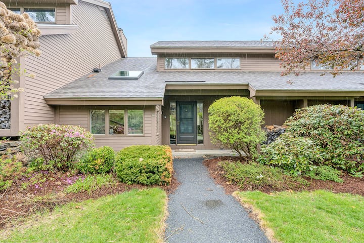 3br Retreat, Fireplace & Deck, Club | Landmark 3c - Quechee, VT