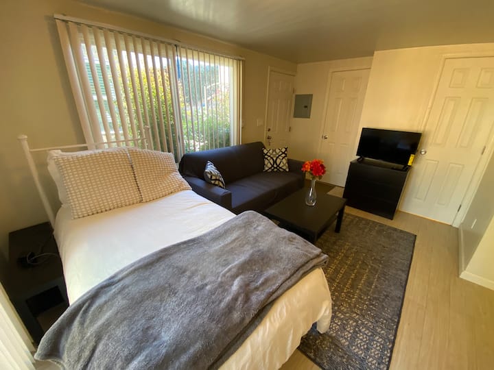 Palo Alto West Side - Private Apartment & Parking - Palo Alto, CA