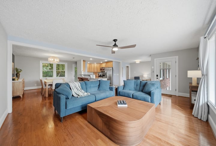 Lake Hickory Retreat - Pet-friendly-waterfront - Hickory