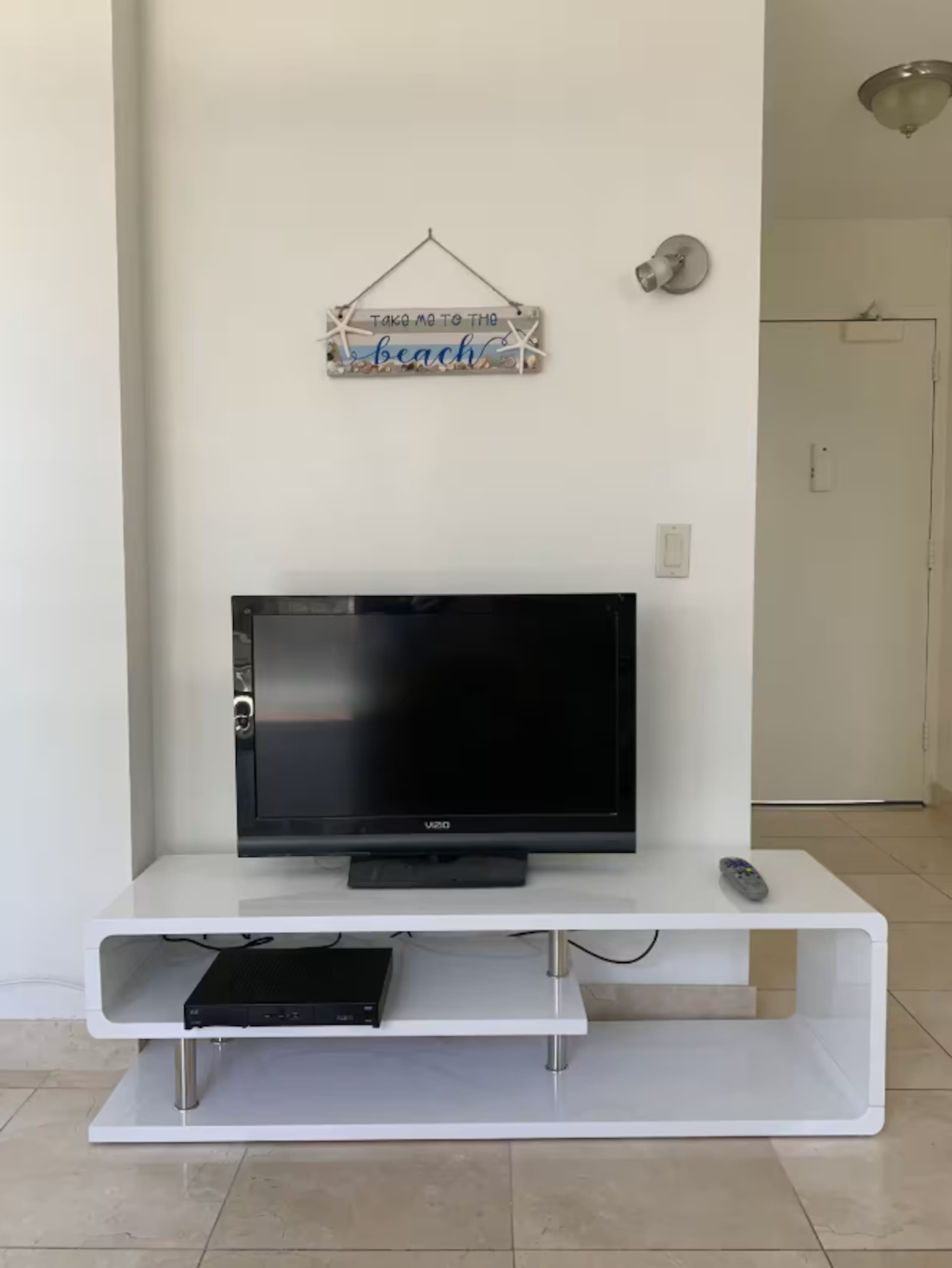 Near Waikiki Beach 1 BR w/View & W/D /free parking - Image 2