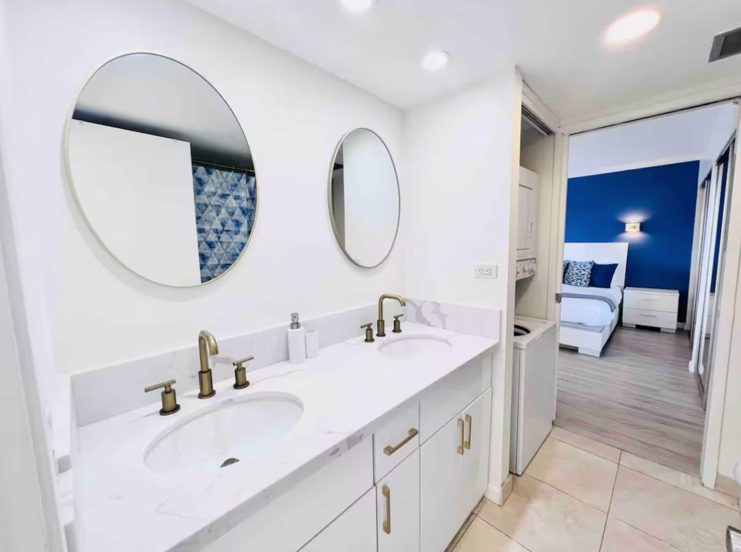 Near Waikiki Beach 1 BR w/View & W/D /free parking - Image 15