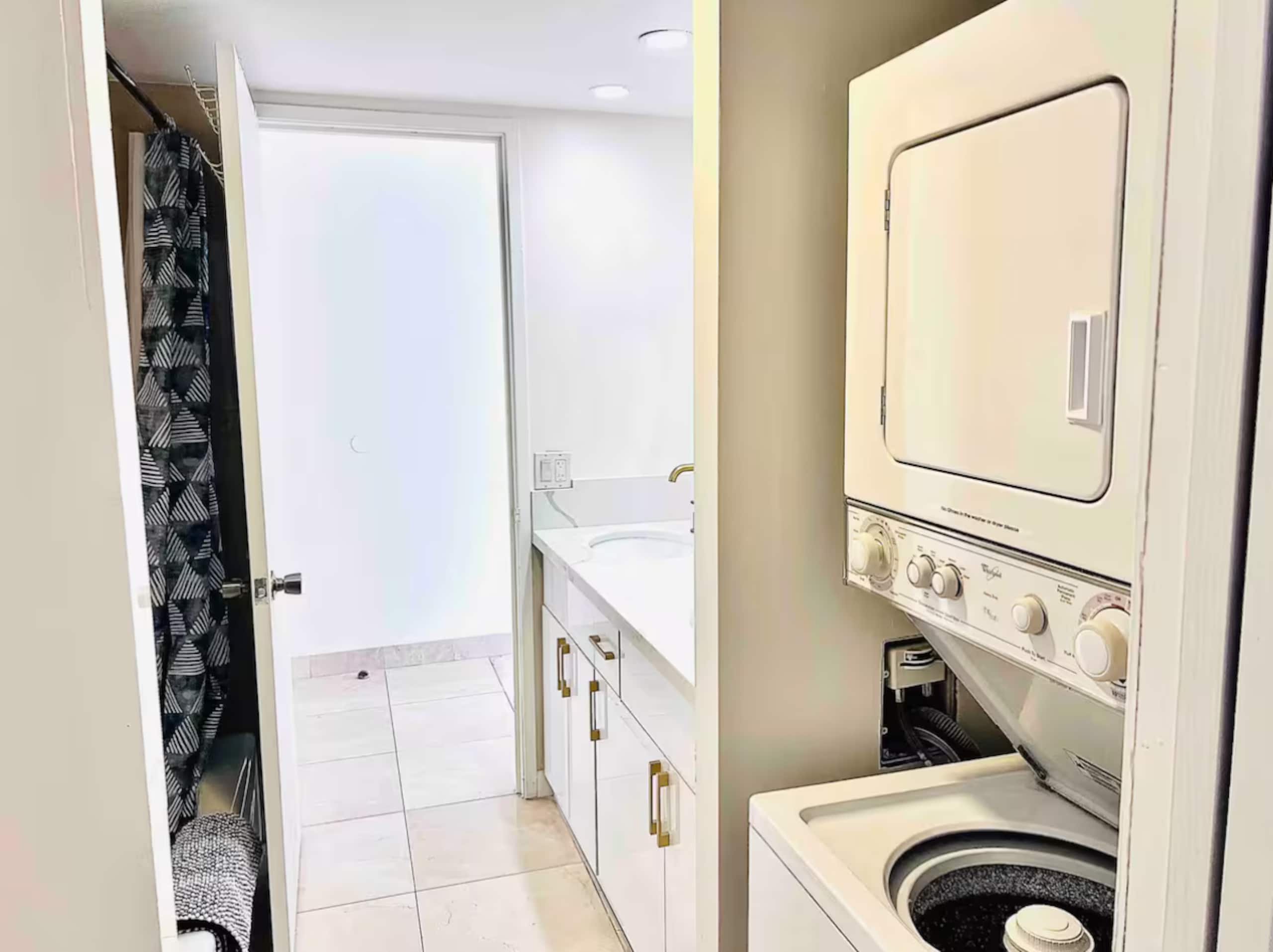 Near Waikiki Beach 1 BR w/View & W/D /free parking - Image 25