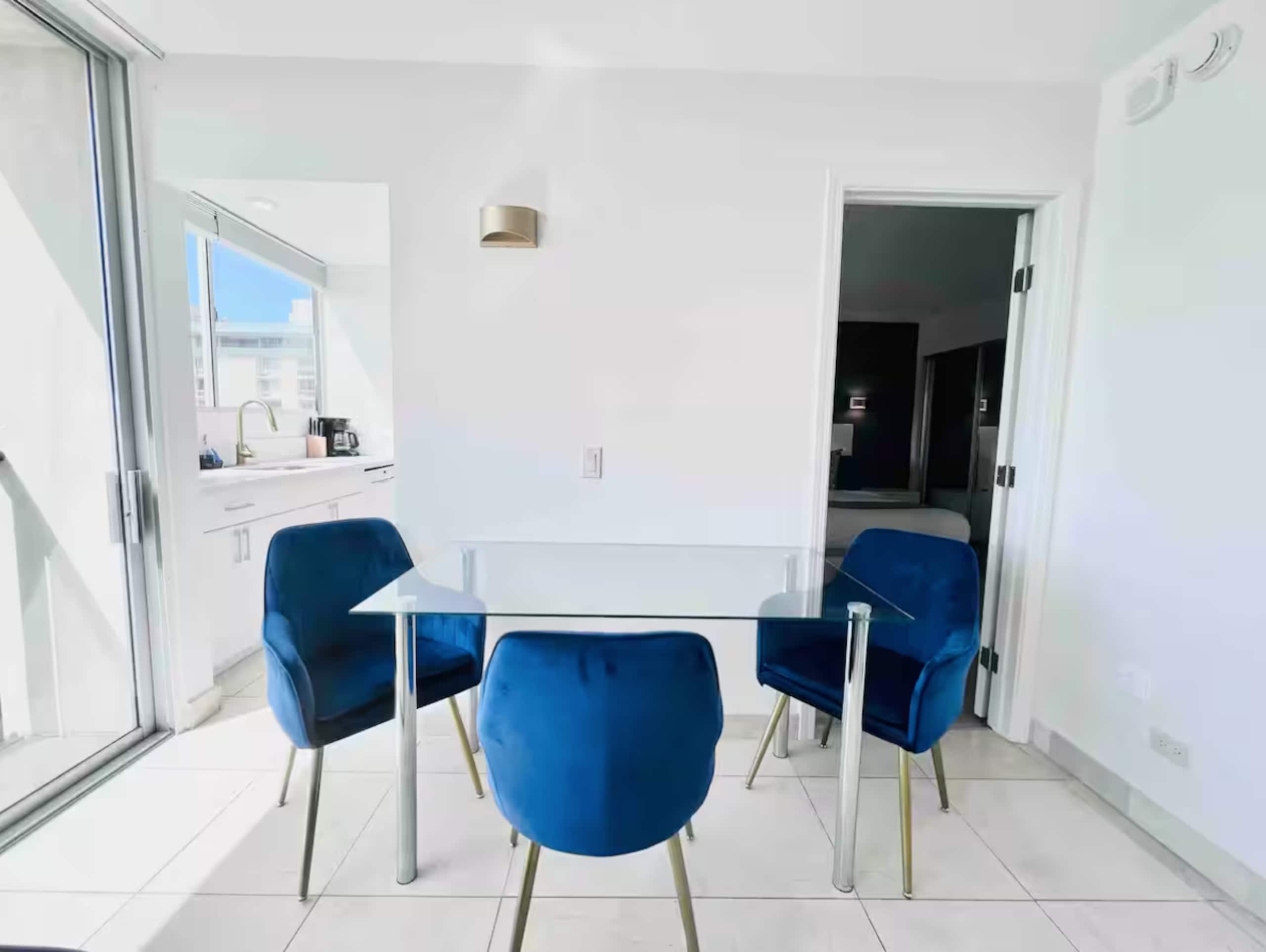 Near Waikiki Beach 1 BR w/View & W/D /free parking - Image 10