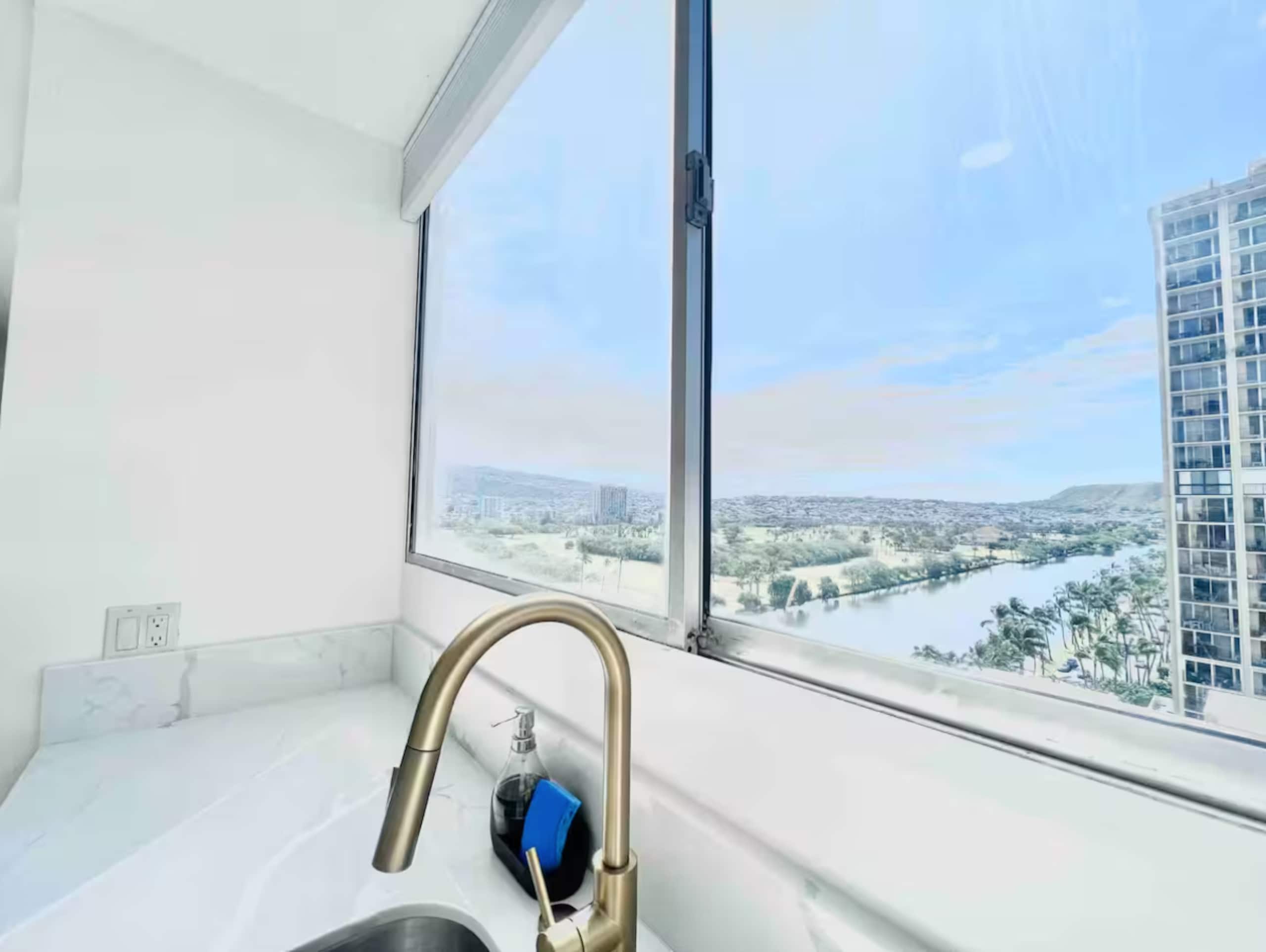 Near Waikiki Beach 1 BR w/View & W/D /free parking - Image 26