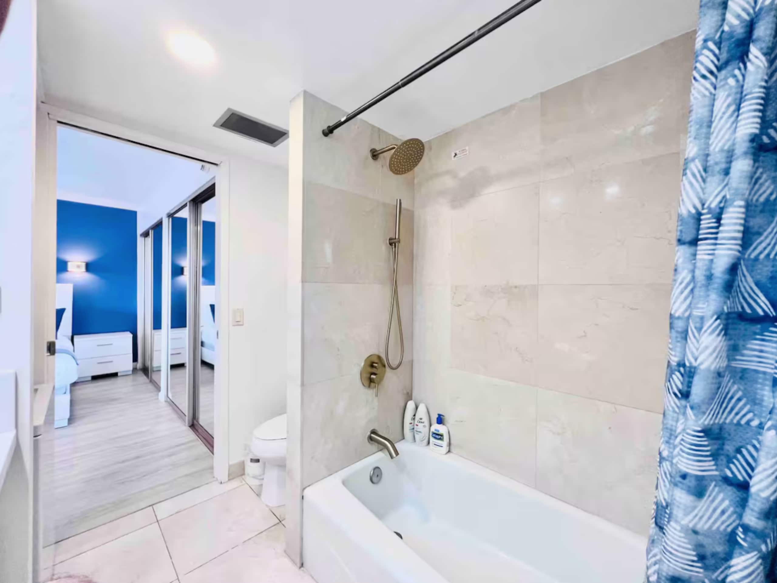 Near Waikiki Beach 1 BR w/View & W/D /free parking - Image 14