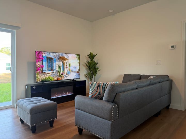 Suncoast Serenity | New Cozy Home Tompkins - Port Charlotte, FL