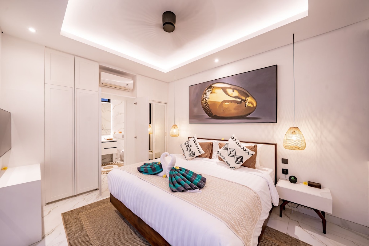 Serene 3BR Tropical Hideaway w/Pool in Kerobokan - Villas for Rent