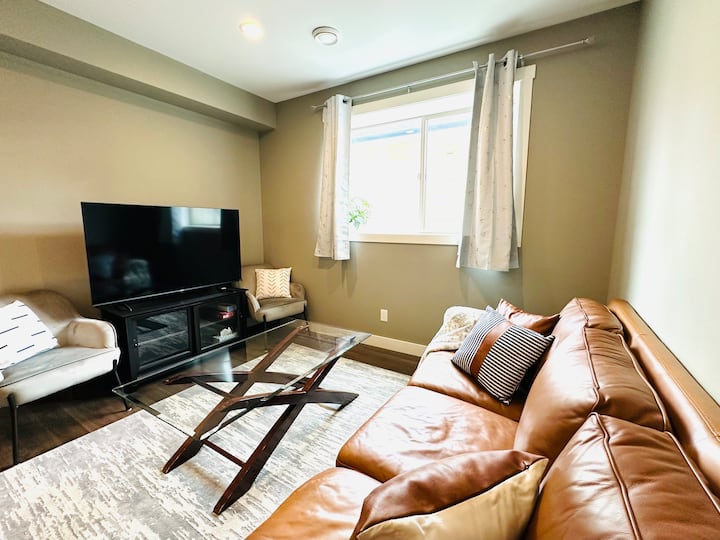 Private Spacious Hilltop Suite Minutes To Downtown - Kelowna