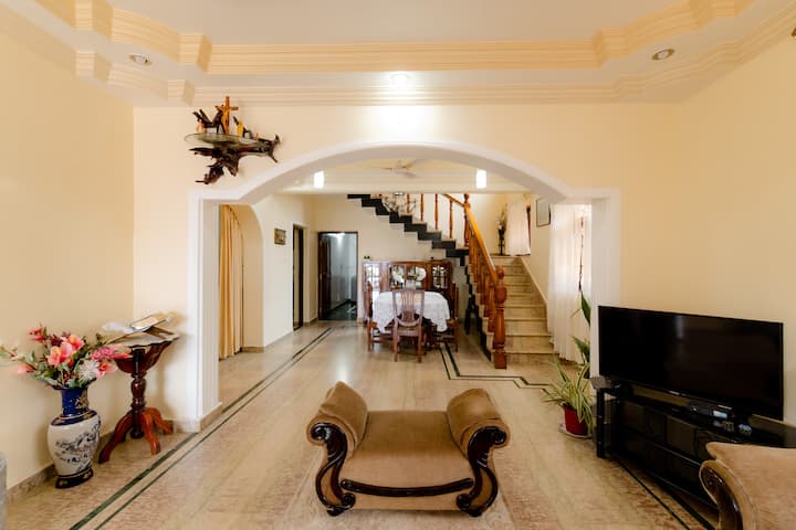 Tropical Cozy Retreat 5 Minutes From The Beach - 콜바